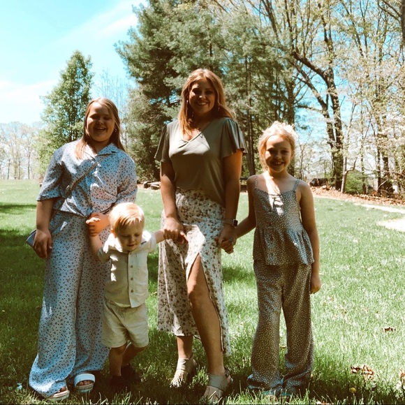 Meet your Posh Ambassador, Valerie. - Picture 2 of 8